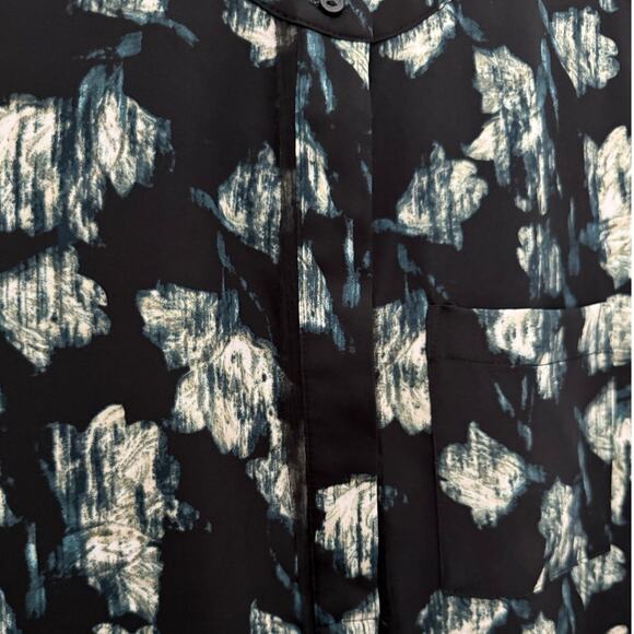 Simply Vera Vera Wang Women short-sleeve, partial button-down blouse Small Petit - Picture 10 of 11